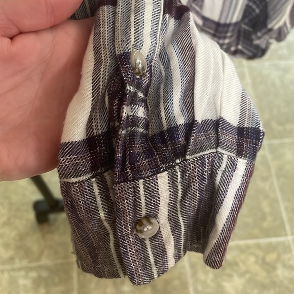 women's long sleeve gray and white plaid / flannel button up shirt - Picture 4 of 6